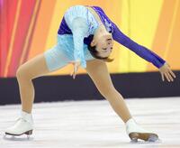 トリノ五輪で荒川静香さんが見せたイナバウアー＝２００６年２月（共同）