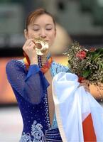 金メダルを獲得した荒川静香さん＝２００６年２月