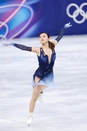 団体女子ＳＰ　演技する坂本花織＝ミラノ（共同）