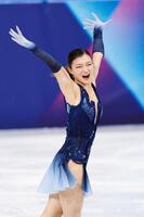 団体女子ＳＰ　演技する坂本花織＝ミラノ（共同）