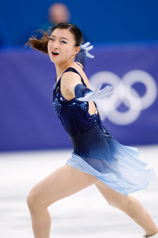 団体女子ＳＰ　演技する坂本花織＝ミラノ（共同）