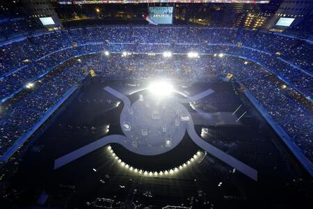 ジュゼッペ・メアッツァ競技場で始まったミラノ・コルティナ冬季五輪の開会式（提供・共同通信社）