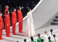 イタリア国旗を運んできたヴィットリア・チェレッティ＝ジョゼッペ・メアッツァ競技場