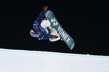 スノーボード男子ビッグエア決勝の木村葵来（写真提供・ＡＰ／アフロ）
