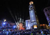 　聖火がともされたコルティナダンペッツォの市街地（代表撮影）