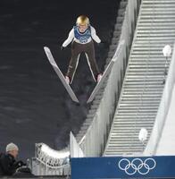 飛躍するスロベニアのニカ・プレブツ（撮影・吉澤敬太）