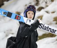 ジャンプを終え、再びスタート地点に戻る高梨沙羅