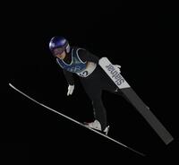 飛躍する高梨沙羅（撮影・吉澤敬太）