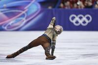 団体男子ＳＰ　演技するイリア・マリニン（共同）