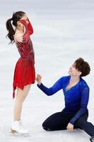 団体アイスダンス・フリーの演技を終え笑顔を見せる吉田唄菜（左）、森田真沙也組＝ミラノ（共同）