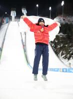 銅メダルに輝き喜ぶ丸山希（撮影・吉澤敬太）