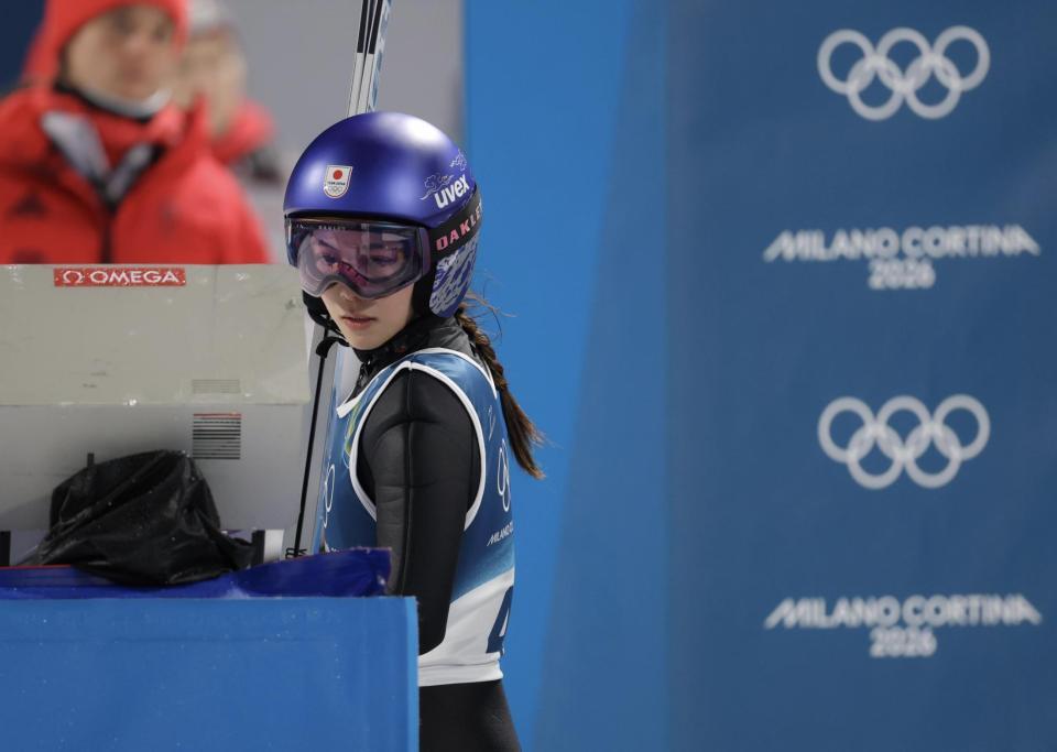 飛躍を終え、記録を確認する高梨沙羅（撮影・吉澤敬太）