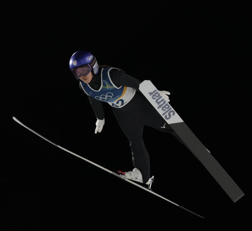 飛躍する高梨沙羅（撮影・吉澤敬太）