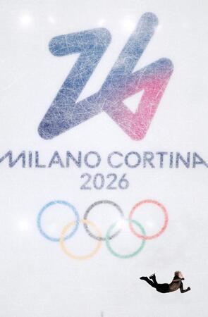 団体男子フリー　演技するイリア・マリニン＝ミラノ（共同）