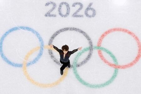 団体男子フリー　演技する佐藤駿（共同）