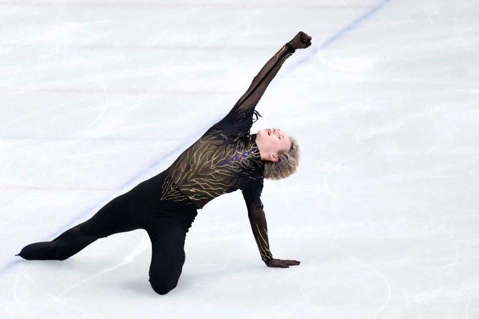 団体男子フリー　演技するイリア・マリニン（共同）