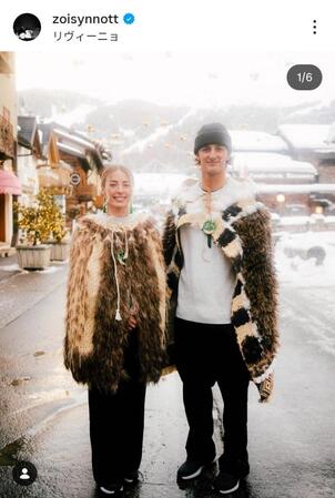 ゾイ・サドフスキシノットのインスタグラム（＠ｚｏｉｓｙｎｎｏｔｔ）から