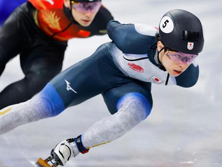 滑走する宮田将吾＝ミラノ（共同）