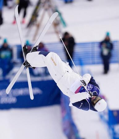 第２エアを決める堀島行真＝リビーニョ（共同）