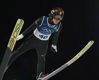 飛躍する二階堂蓮＝プレダッツォ・ジャンプ競技場（撮影・吉澤敬太）