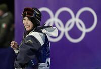 　女子ビッグエア決勝　１回目を終え笑顔の村瀬心椛＝リビーニョ（共同）