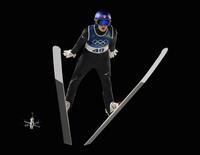 飛躍する小林陵侑＝プレダッツォ・ジャンプ競技場（撮影・吉澤敬太）