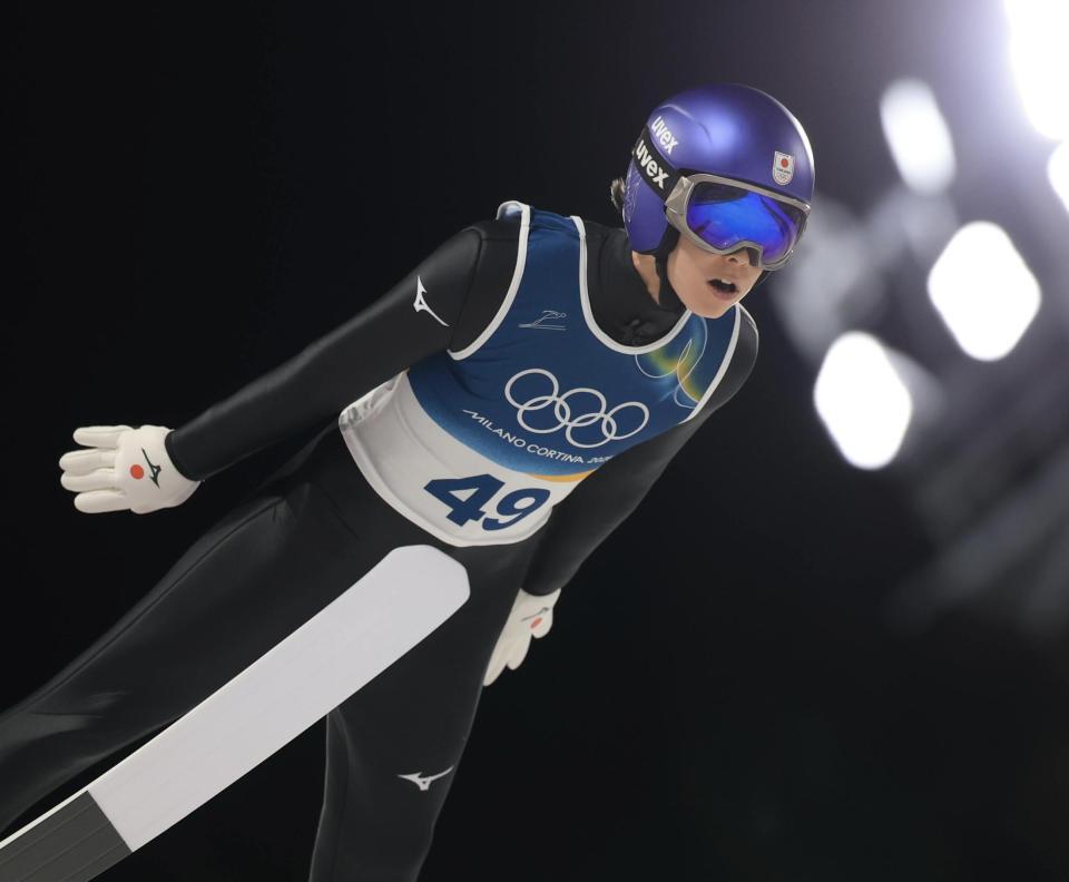 飛躍する小林陵侑＝プレダッツォ・ジャンプ競技場（撮影・吉澤敬太）