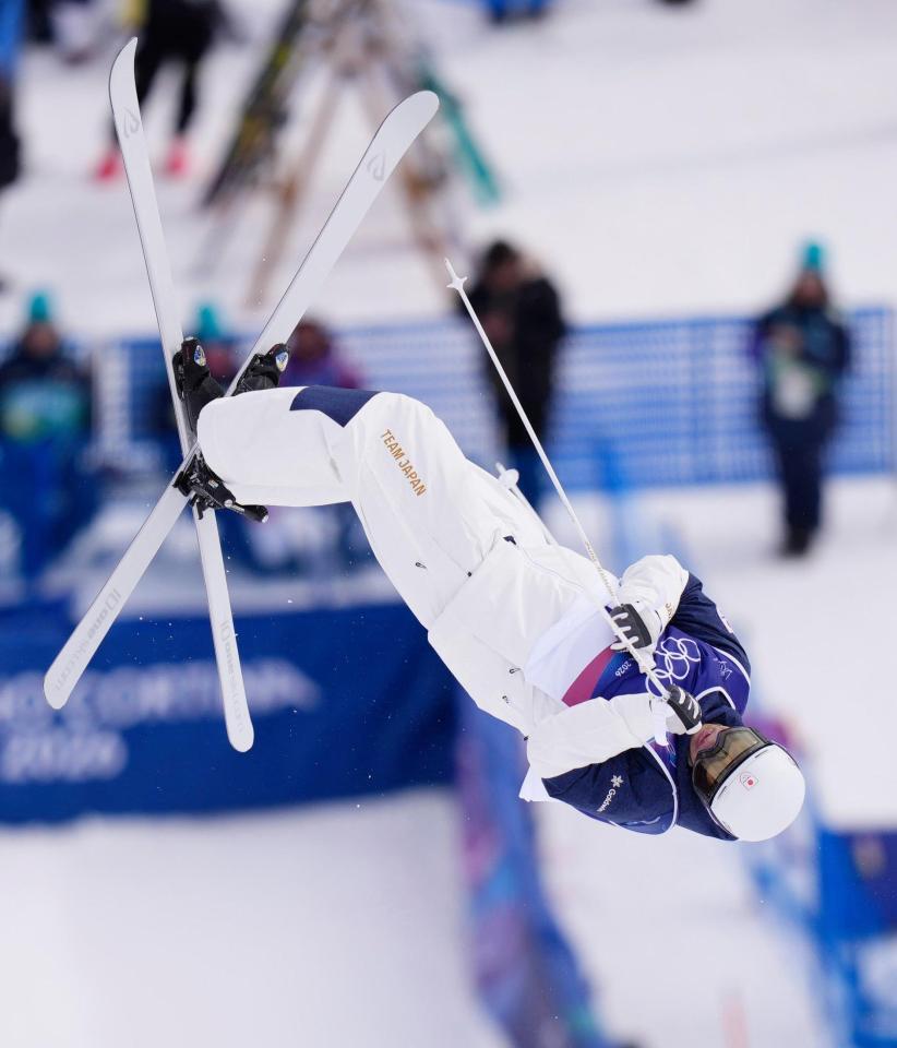 第２エアを決める堀島行真＝リビーニョ（共同）