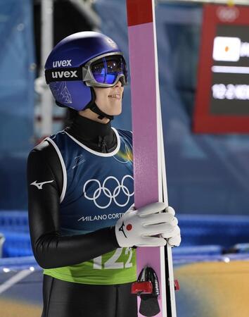 　混合団体　１回目の飛躍を終えた小林陵侑＝プレダッツォ（共同）