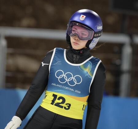 飛躍を終えた高梨沙羅（撮影・吉澤敬太）