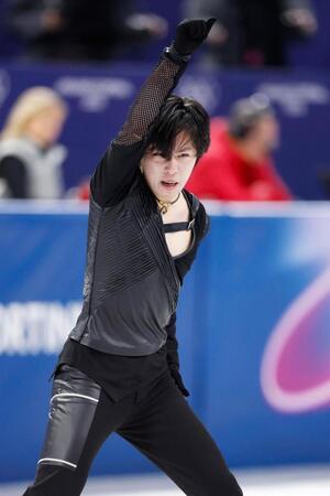 男子ＳＰ　演技する三浦佳生（共同）