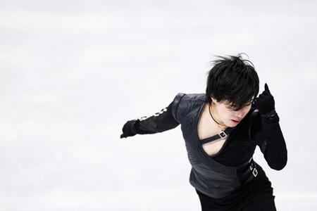 男子ＳＰ　演技する三浦佳生（共同）