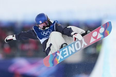 　スノーボード女子ハーフパイプ予選に臨む清水さら＝１１日、リビーニョ（ＡＰ＝共同）