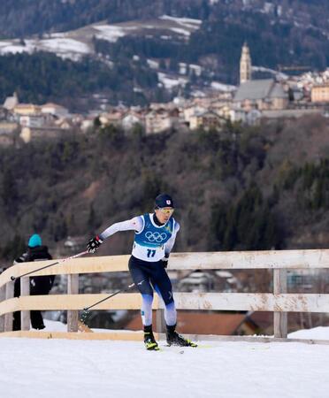 後半距離で力走する渡部暁斗＝テーゼロ（共同）