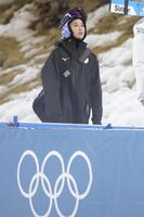 飛躍を終え、再びジャンプ台へ向かう高梨沙羅（撮影・吉澤敬太）