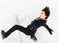 男子ＳＰ　演技する三浦佳生（共同）