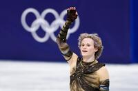 男子ＳＰの演技を終え、歓声に応えるイリア・マリニン＝ミラノ（共同）