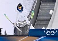 渡部暁斗の前半飛躍＝プレダッツォ（共同）