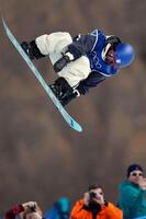 エアを決める小野光希＝リビーニョ（共同）