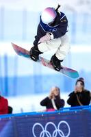 エアを決める冨田せな＝リビーニョ（共同）