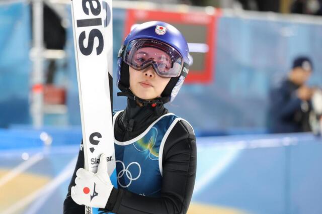 高梨沙羅好ジャンプ　日本は１本目２位