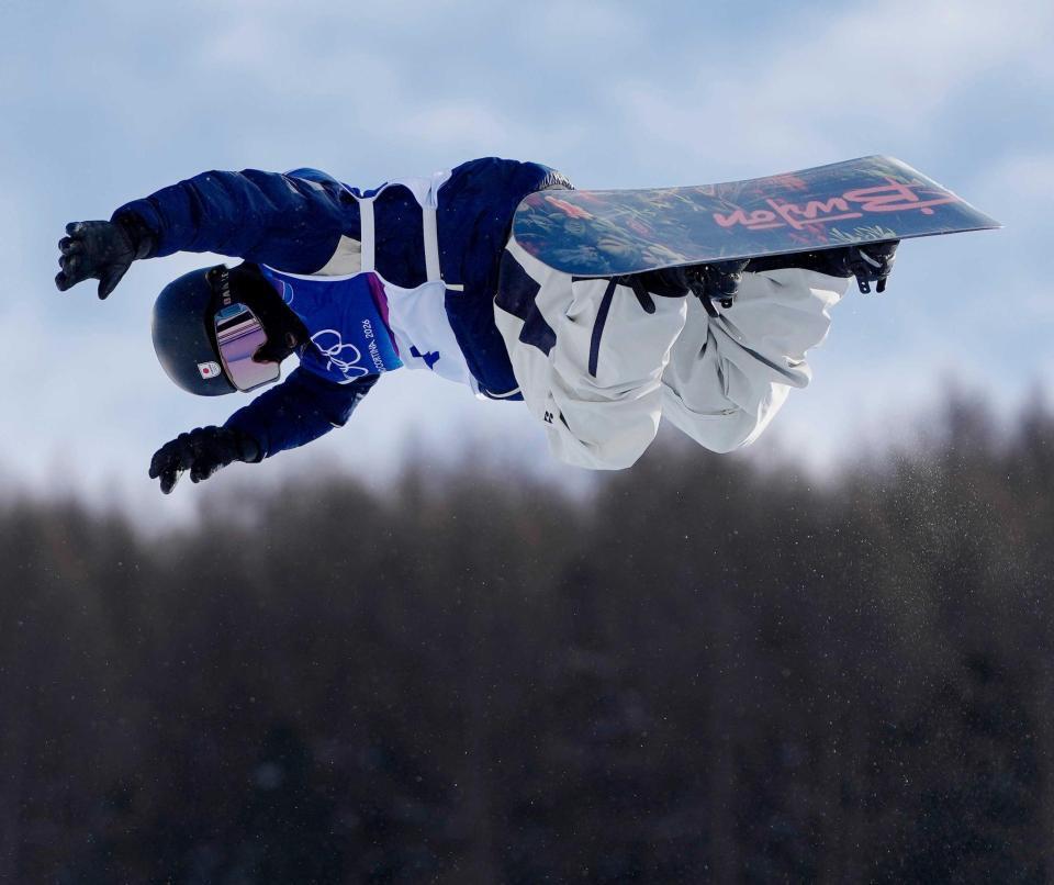 　男子ハーフパイプの公式練習で調整する平野歩夢（共同）