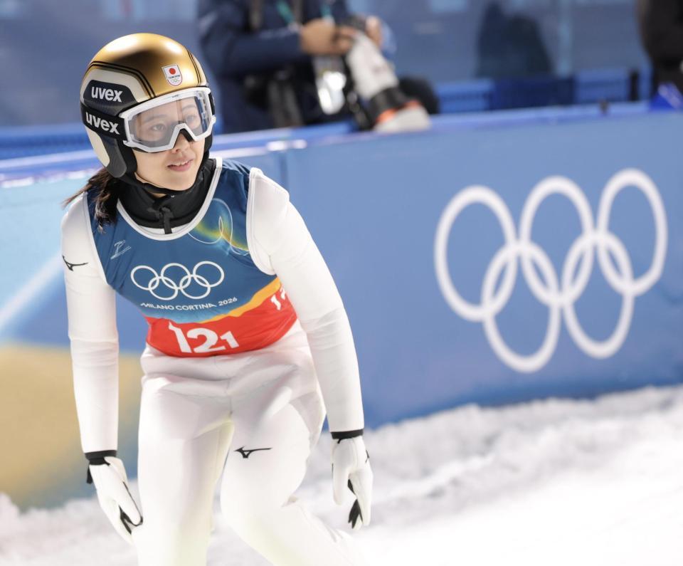 飛躍を終え、明るい表情の丸山希（撮影・吉澤敬太）