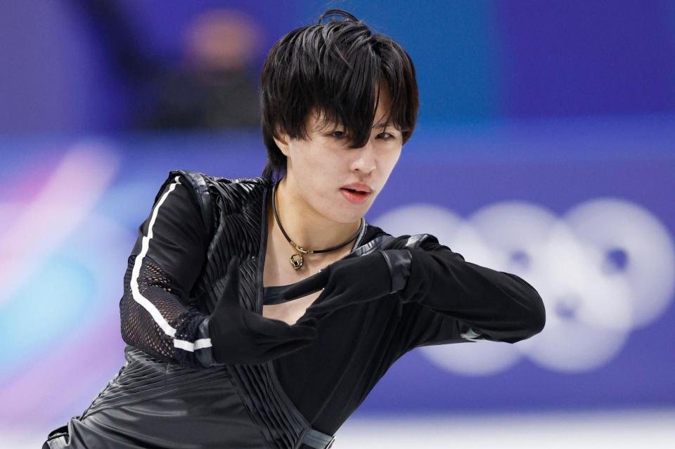 男子ＳＰ　演技する三浦佳生（共同）