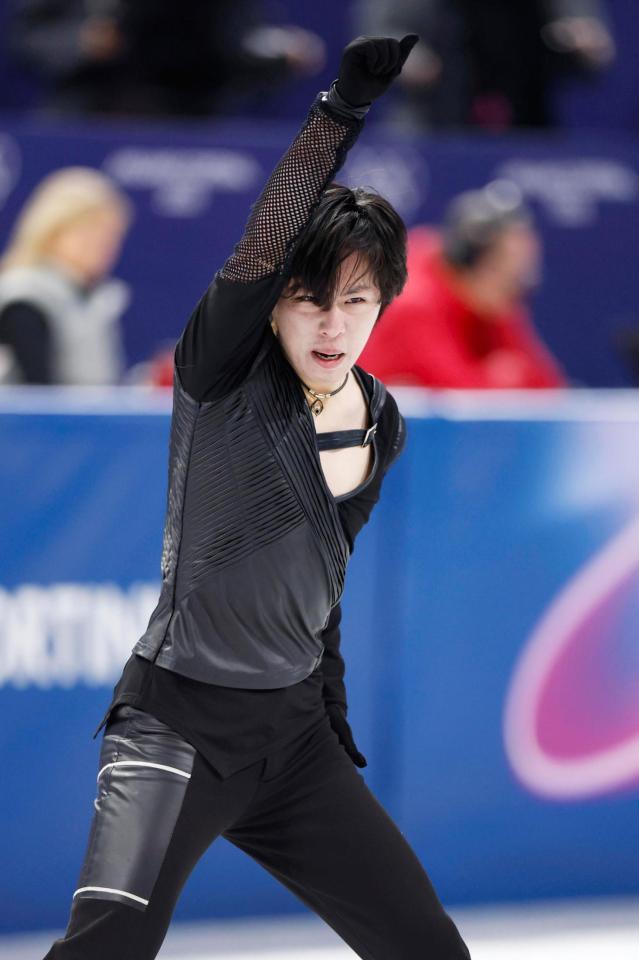 男子ＳＰ　演技する三浦佳生（共同）