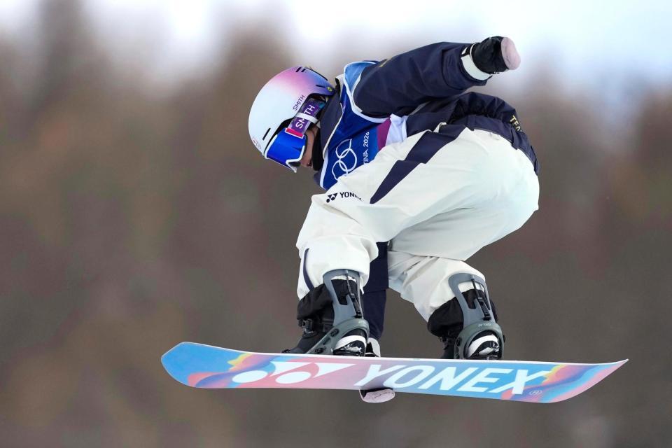 エアを決める冨田せな＝リビーニョ（共同）