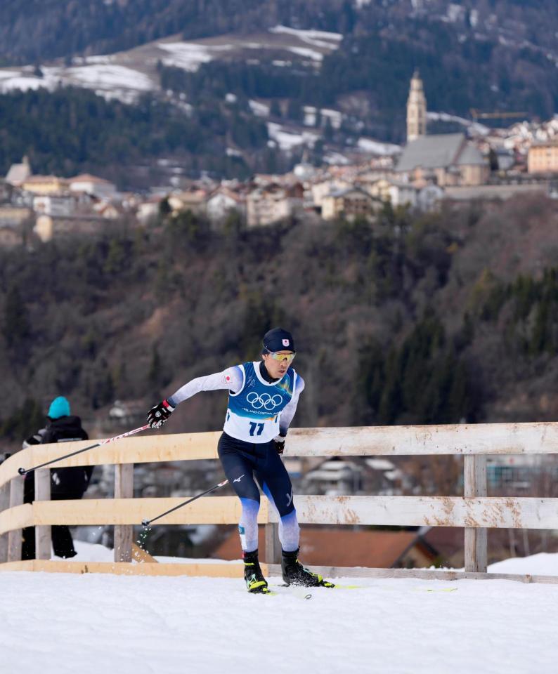 後半距離で力走する渡部暁斗＝テーゼロ（共同）