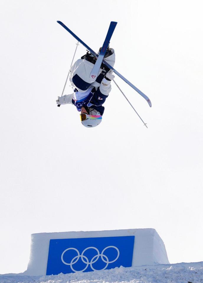 決勝１回目　第１エアを決める冨高日向子＝リビーニョ（共同）