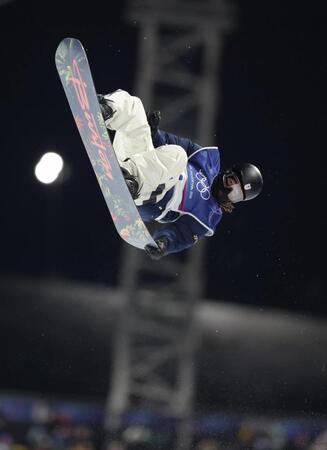 エアトリックを決める平野歩夢（撮影・吉澤敬太）