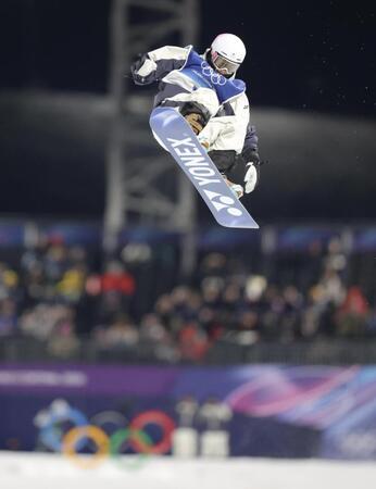 エアトリックを決める戸塚優斗（撮影・吉澤敬太）